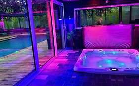 Maison chaleureuse jaccuzi salle de sport privée